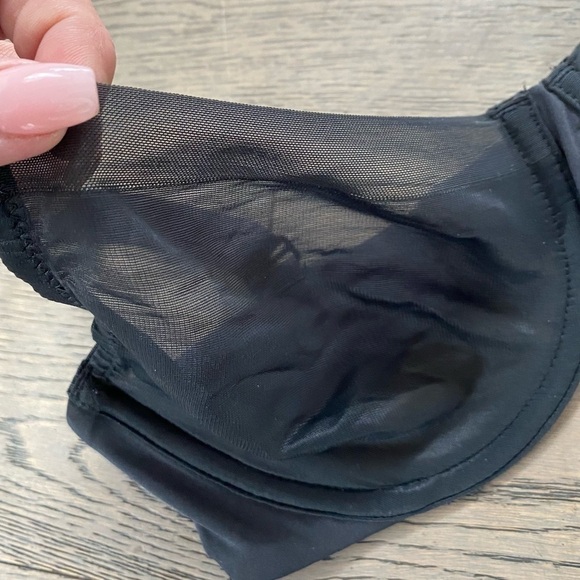 SKIMS No Show Molded Unlined Demi Bra - Picture 3 of 6